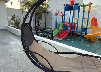 شاليه بألعاب مسبح
