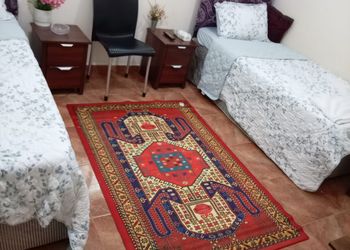 استديو بأثاث مريح وبسيط