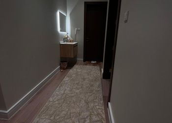 شقة بدخول ذاتي وغرفة جلوس
