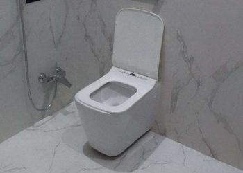 شقة بصالة وثلاث غرف نوم