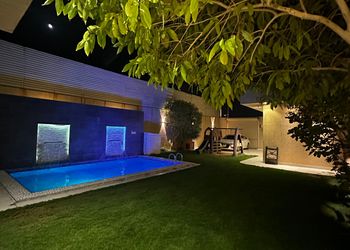شاليه بمسبح خارجي وألعاب أطفال