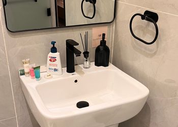 استديو بسرير ماستر وجلسة جانبية