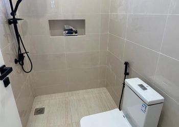 شقة بصالة أنيقة ودخول ذاتي