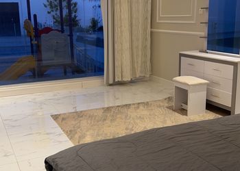 شاليه بمسبح خارجي وألعاب مائية