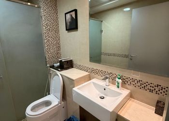 استديو بسرير ماستر وجلسة جانبية 
