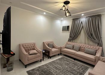 شقة بغرفة معيشة وغرفتين نوم 