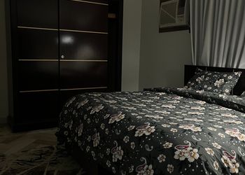 استديو بسرير ماستر وجلسة جانبية 