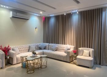 شاليه بمسطح اخضر ومسبح 