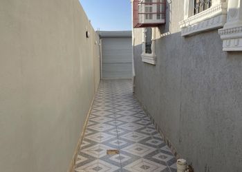 شقة بصالة جلوس وغرف نوم