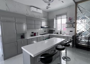 شاليه بمسبح وألعاب مائية
