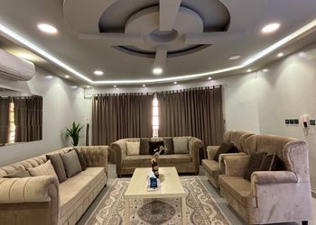 شاليه بسطح اخضر وصالة جلوس