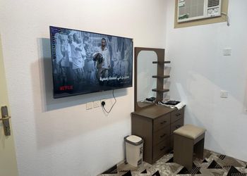 شقة بغرفة معيشة وغرفة نوم 