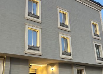 استديو بأثاث مريح وبسيط 