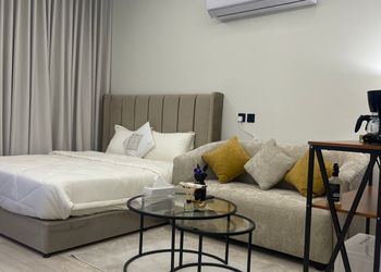 استديو هادئ بدخول ذاتي 