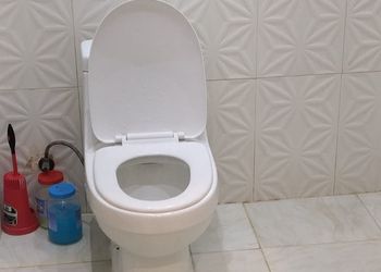 شاليه بمسطح اخضر ومسبح 