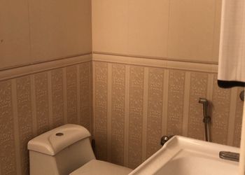 شاليه بمسطح اخضر ومسبح 