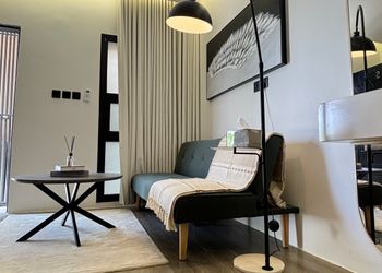 استديو بسرير ماستر 