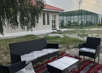 شقة بصالة وثلاث غرف نوم 