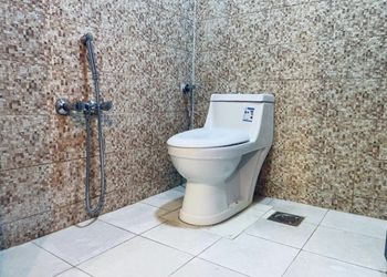 غرفة بأثاث مريح وبسيط 