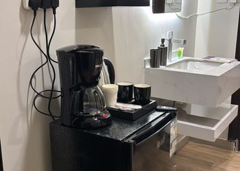 استوديو بدخول ذاتي