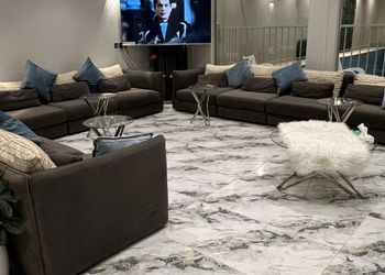 استراحة بمسطح اخضر وجلسه خارجيه