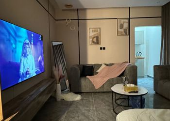 استديو بسرير ماستر وجلسة جانبية
