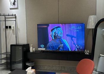 استديو بأثاث مريح وبسيط 