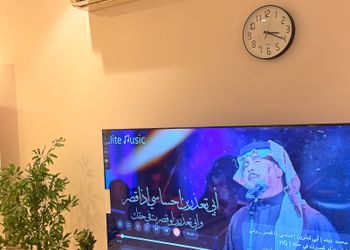 شقة بصالة مريحة ودخول ذاتي 