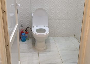 شاليه بمسطح اخضر ومسبح 