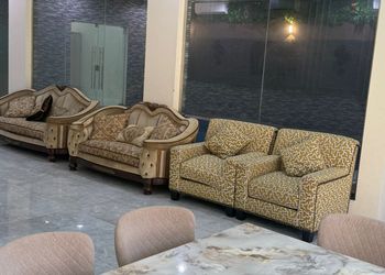 شاليه بجلسة خارجية ومسطح اخضر
