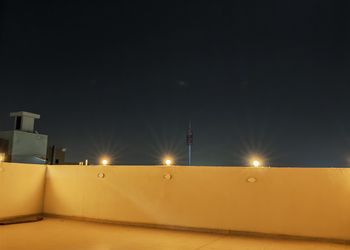 شقة بغرفتين نوم وصالة 