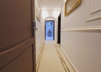شقة بثلاث اسره  وصالة 