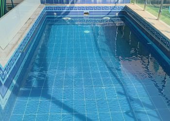 استراحة بألعاب أطفال وجلسة خارجية