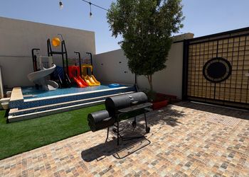 استراحة بمسطح اخضر ومجالس