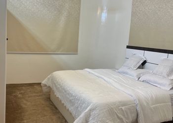 دور بثلاث غرف نوم وصالة ومجلس 