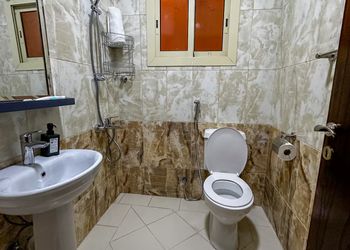 شقة بغرفتين نوم ودخول ذاتي 