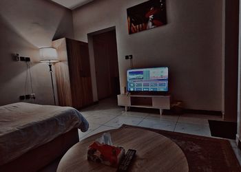 استديو بسرير ماستر وجلسة جانبية