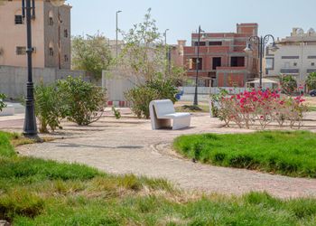 شقة بصالة أنيقة ودخول ذاتي 