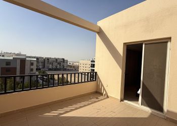 استديو بسرير ماستر وجلسة جانبية