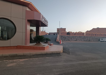 فيلا بمجلس وغرف نوم 