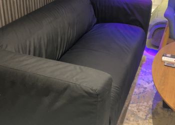 استديو بأثاث مريح وبسيط 