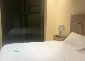 استديو بسرير مريح وتصميم هادئ 