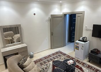 استديو بسرير ماستر وأثاث مريح 