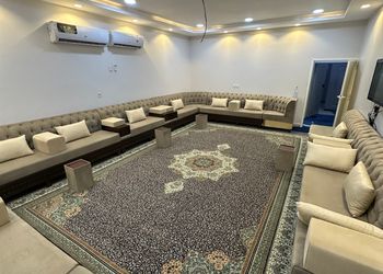 استراحة بمسطح اخضر وجلسه خارجيه