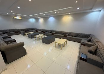 استراحة بمسطح اخضر ومجالس