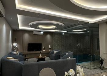 شالية بمجلس مطل على المسبح 
