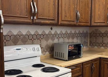 شقة بغرفة جلوس وغرفتين نوم 