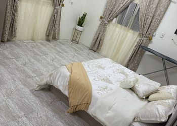 شقة بغرفة معيشة وغرفتين نوم 