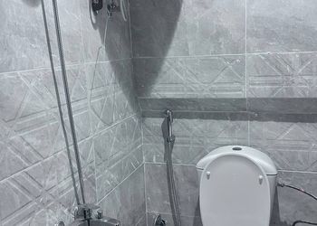 شقة بغرفة معيشة وغرفتين نوم 