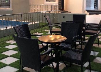 استراحة بمسبح بألعاب مائيه 
